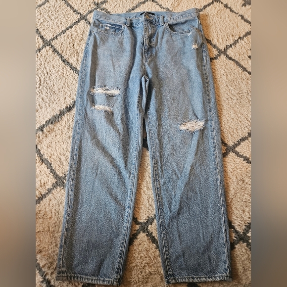 Uniqlo Baggy Straight Leg Distressed Mom Jean Size 32 - Picture 1 of 7